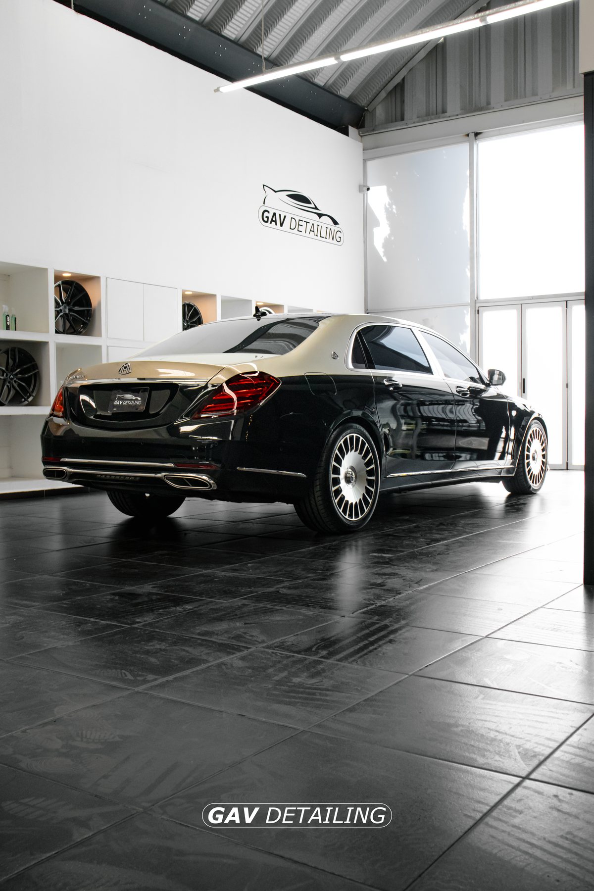 Mercedes-Maybach bitono vista trasera detallado por GAV Detailing
