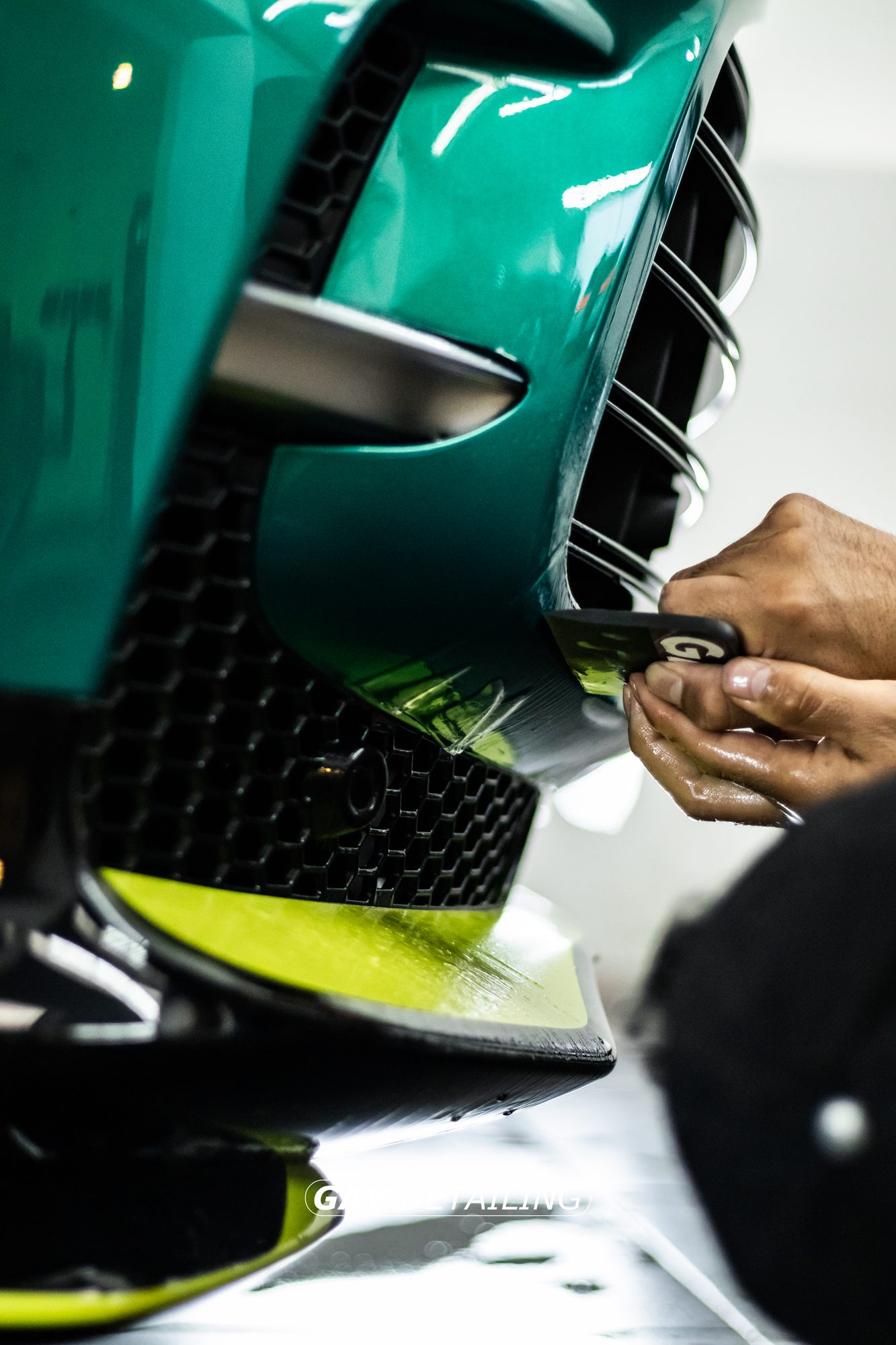 Detalle de instalación de película PPF por GAV Detailing