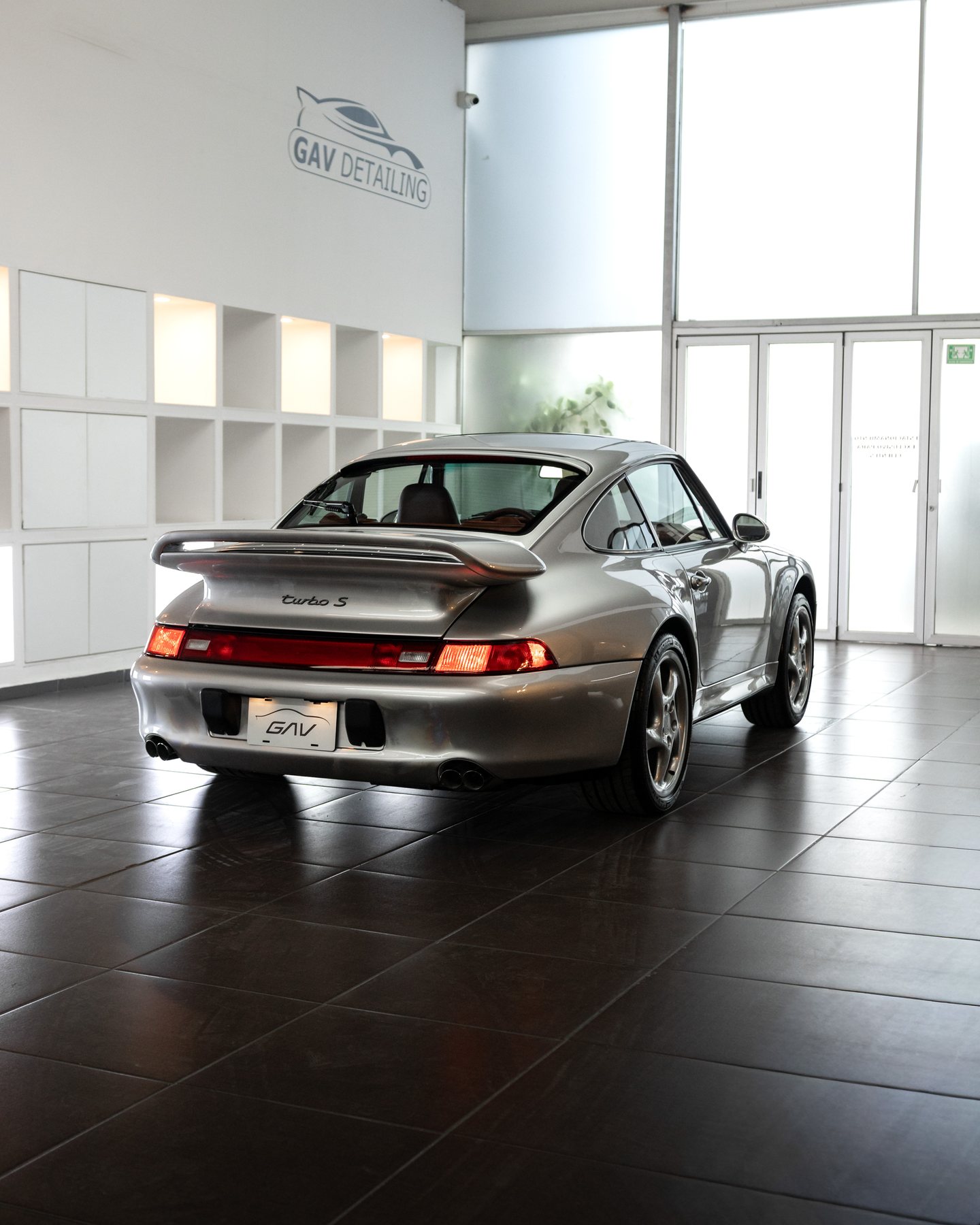 Porsche 911 993 Turbo S vista trasera protegido con Paint Protection Film por GAV Detailing