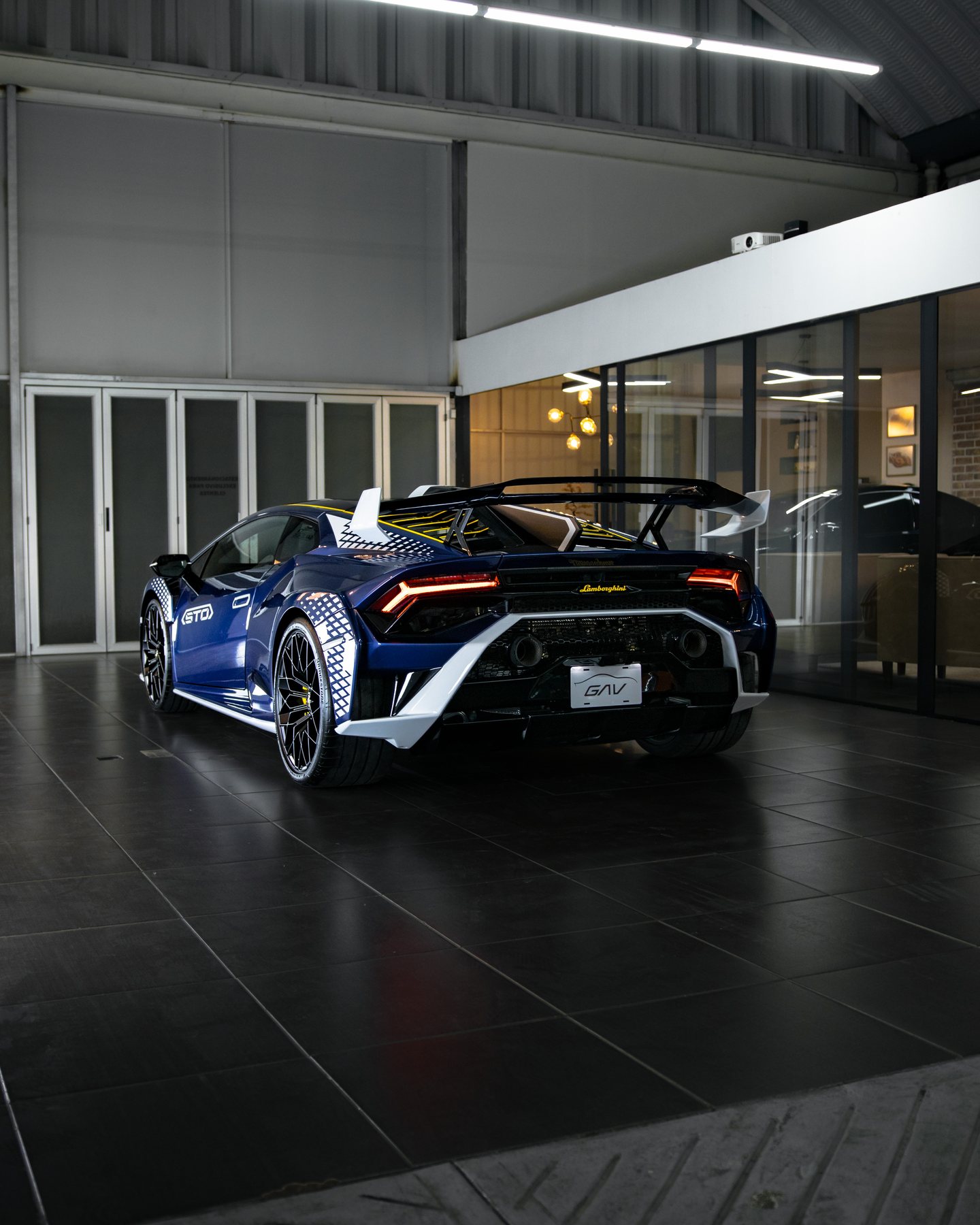 Lamborghini Huracán STO vista trasera detallado por GAV Detailing